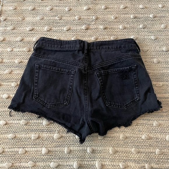 Black high waisted jean festival shorts size 25 - Picture 3 of 3